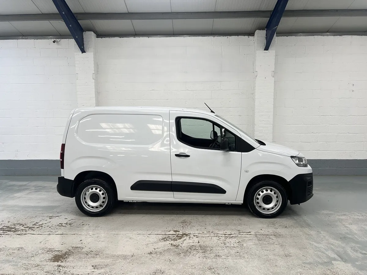 2022 Citroen Berlingo Small Panel Van - Image 1