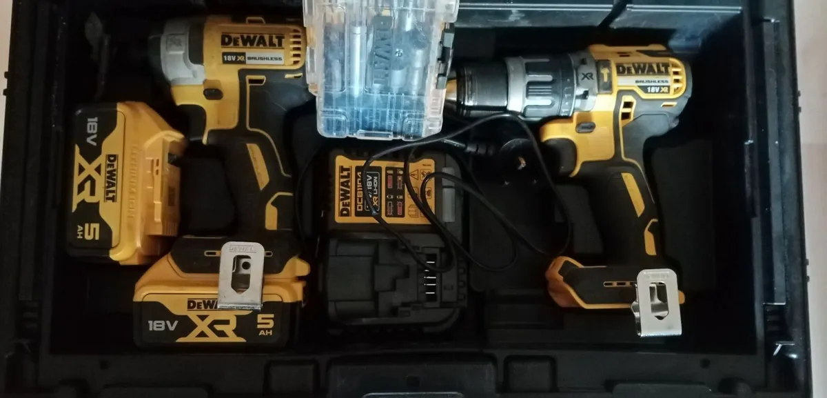 dewalt drill kit - Image 3
