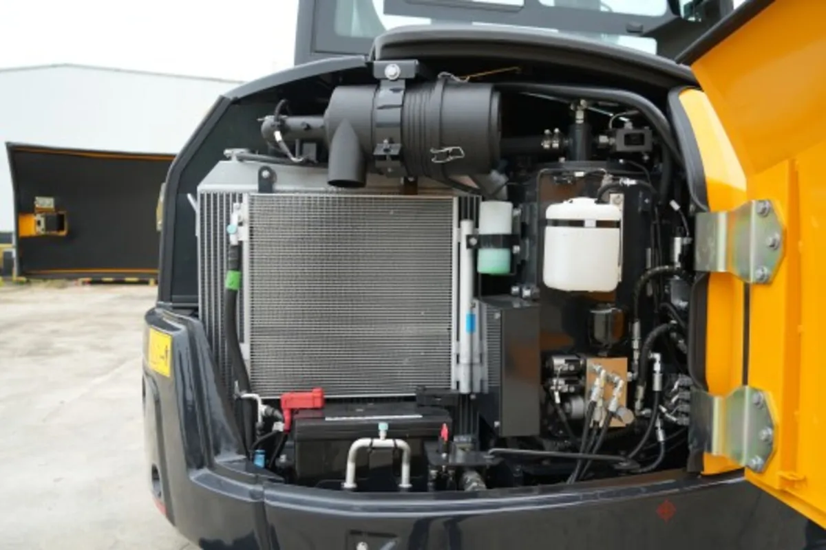 NEW Yuchai U60 Zero Tail Mini Excavator - Image 4