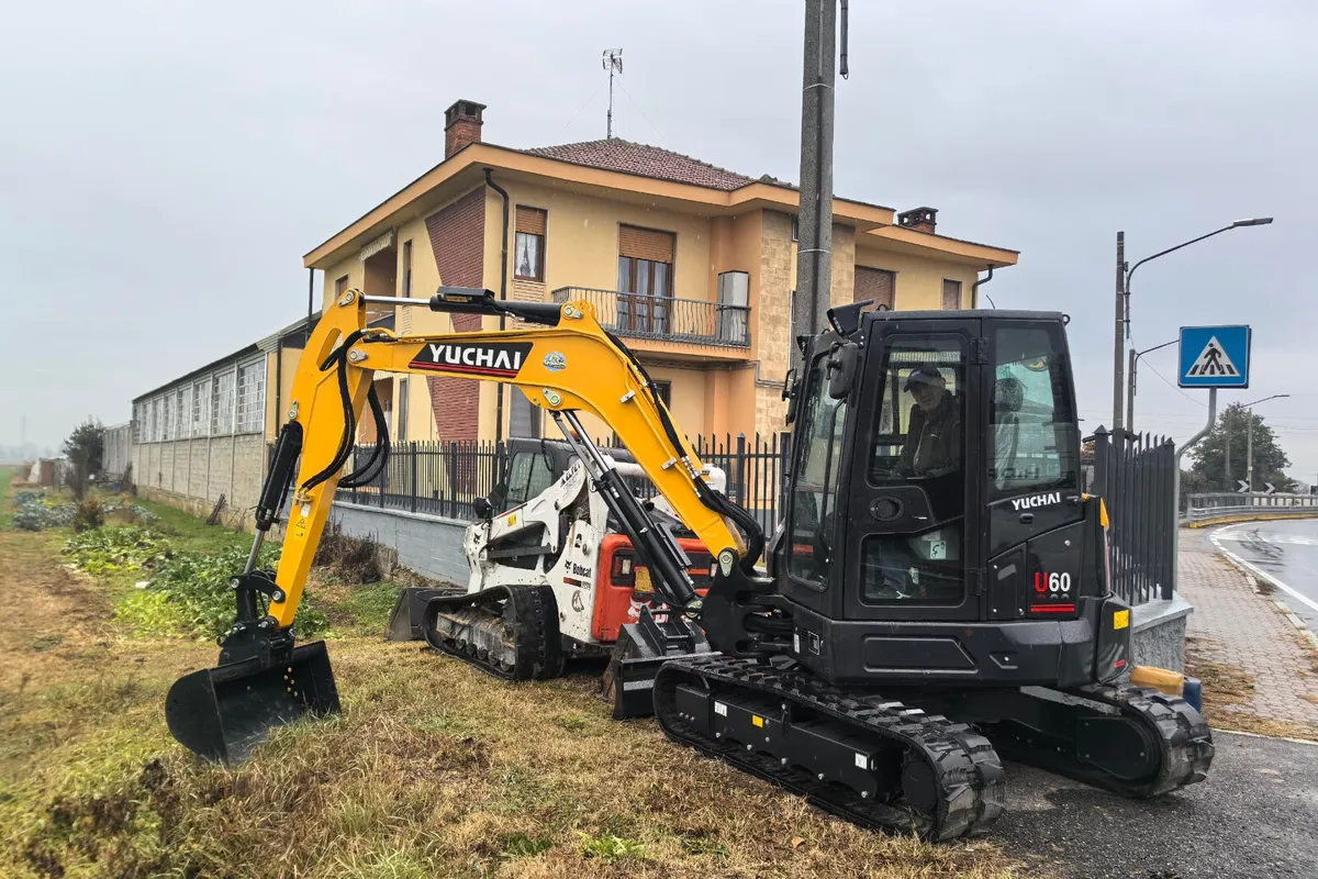 NEW Yuchai U60 Zero Tail Mini Excavator - Image 3