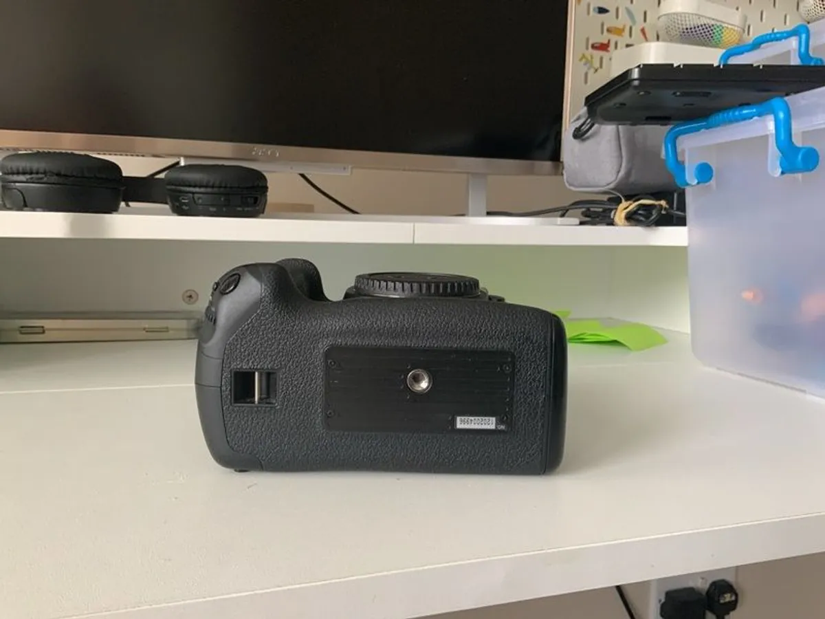 Canon 5D Mark lll  -  Mint condition -   Only 15k Shutter - With Original BG - E11 Grip - Image 3