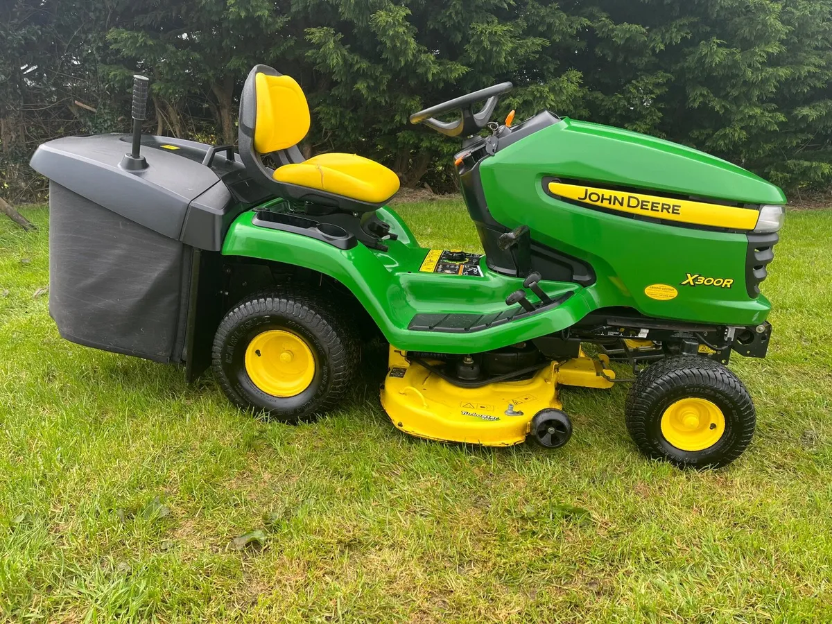 John deere hydrostatic ride on lawnmower - Image 2