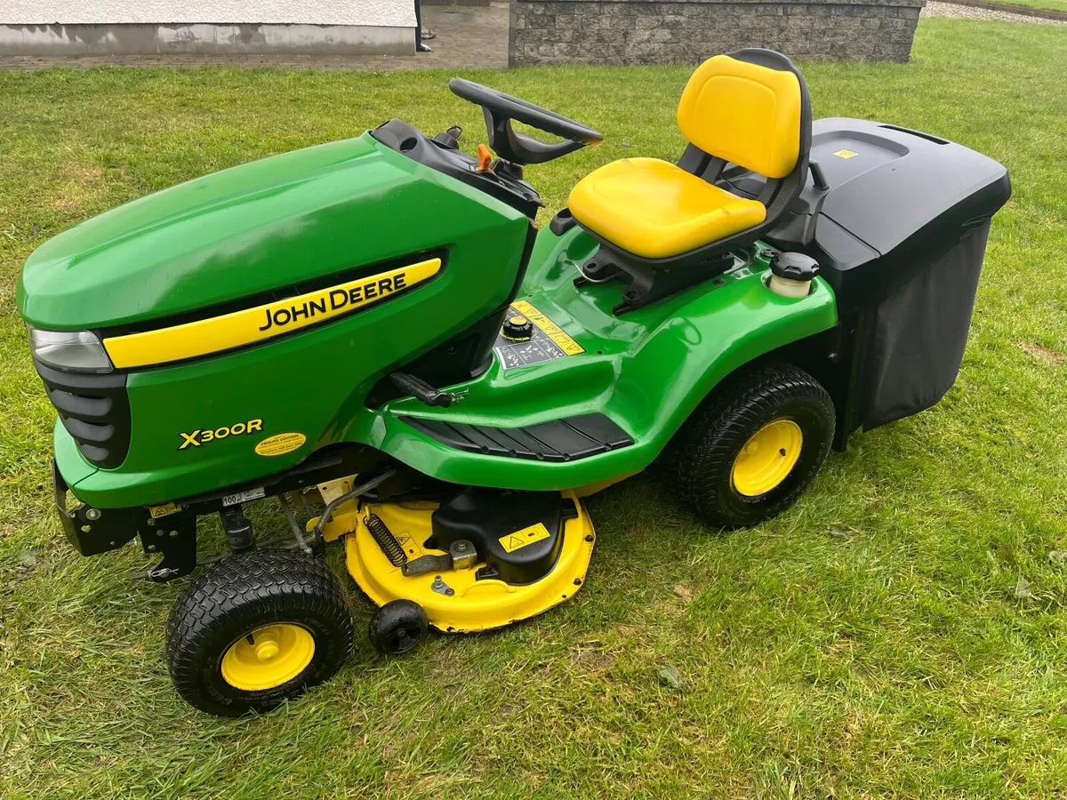 John deere hydrostatic ride on lawnmower - Image 3