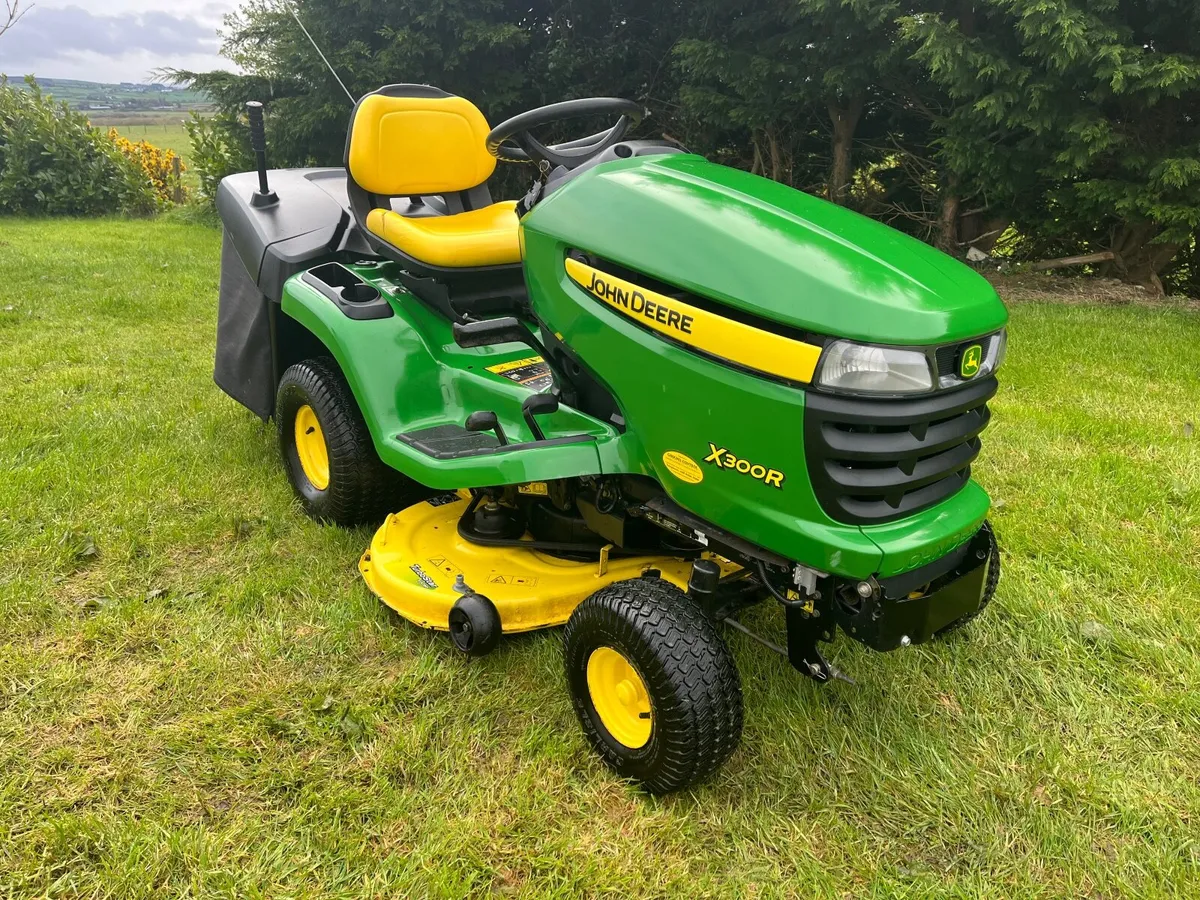 John deere hydrostatic ride on lawnmower - Image 4