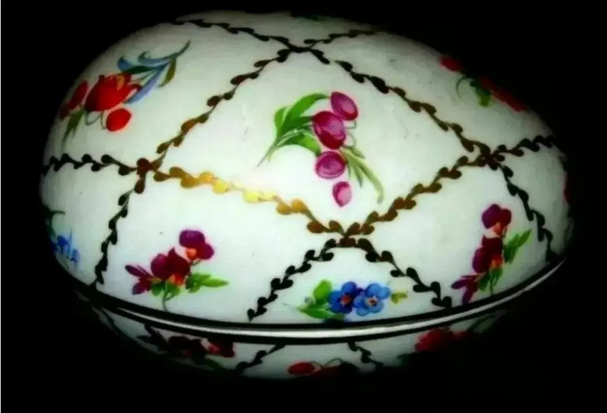 Vintage Porcelain Trinket Box - Image 3