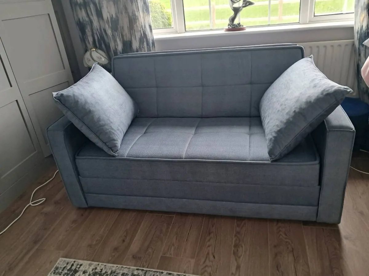 Bed settee - Image 1