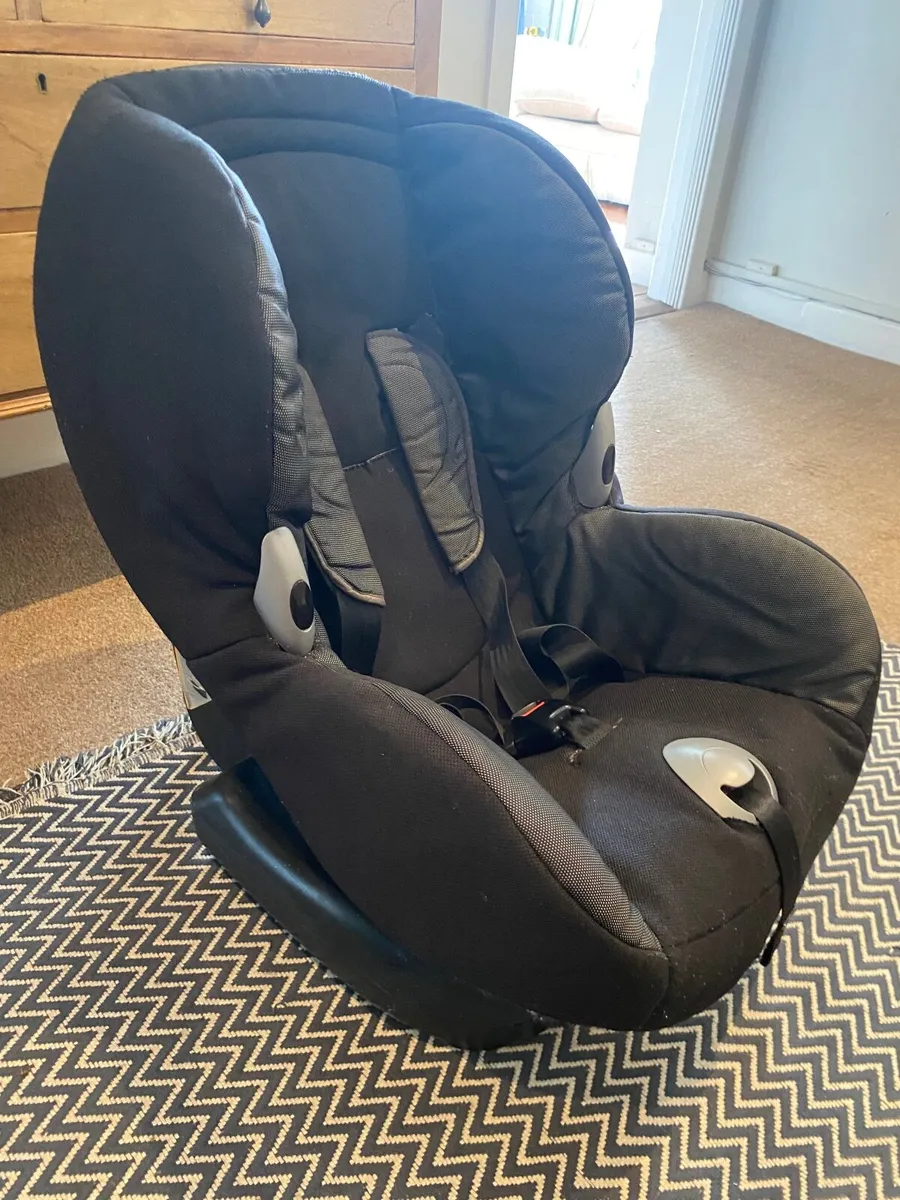 Maxi Cosy car seat - Image 1