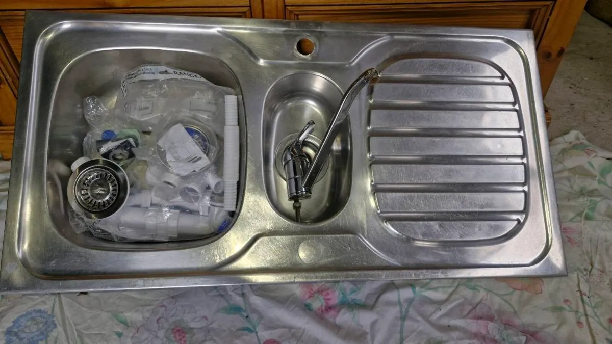 Sink and tap - Image 1