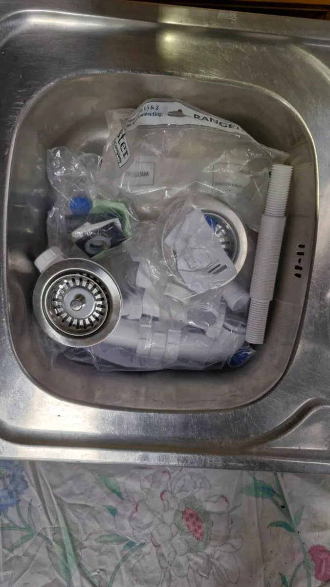 Sink and tap - Image 2