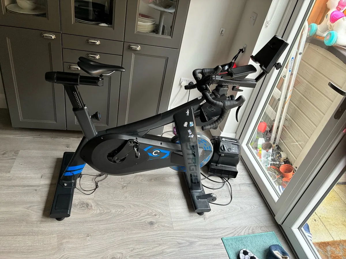 Stages SB20 smart indoor bike - Image 1