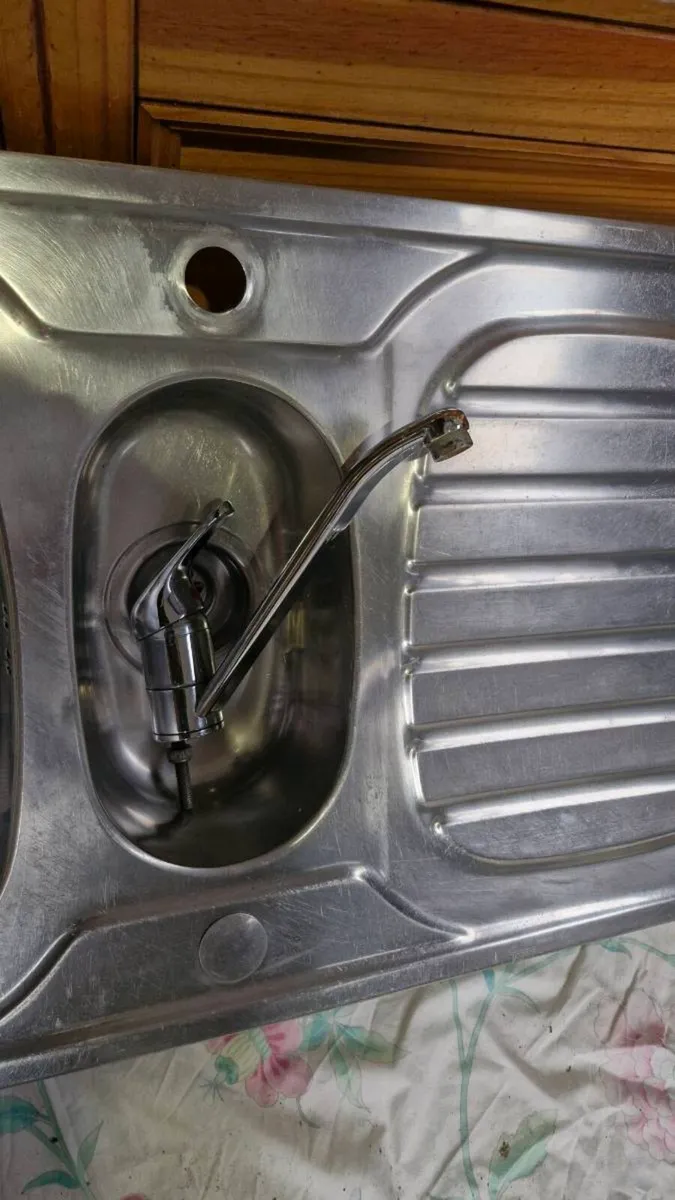 Sink and tap - Image 3