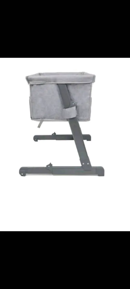 Cozi sleeper bedside crib - Image 2