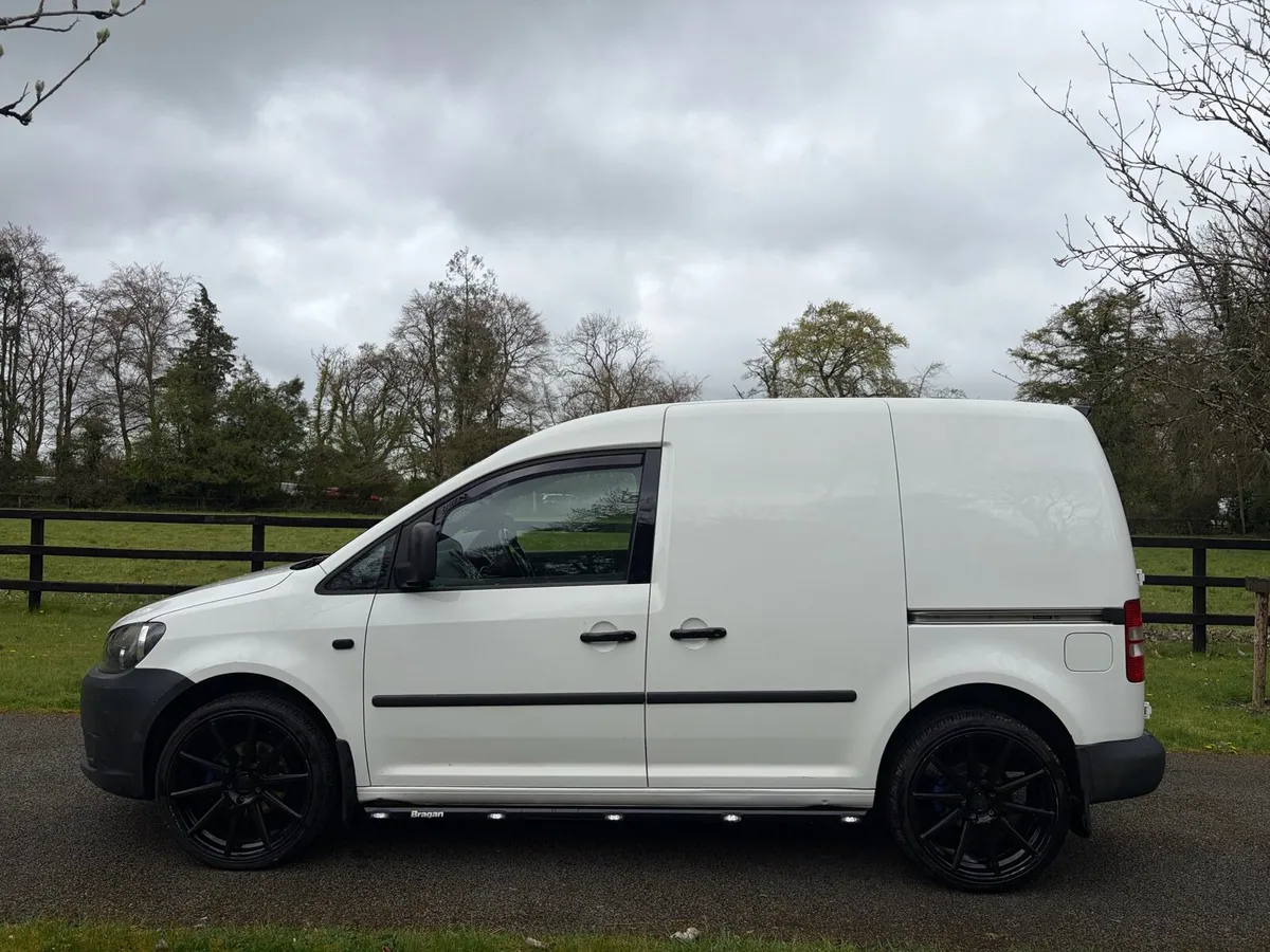 Vw Caddy 1.6tdi ,doe 05/2027 - Image 4