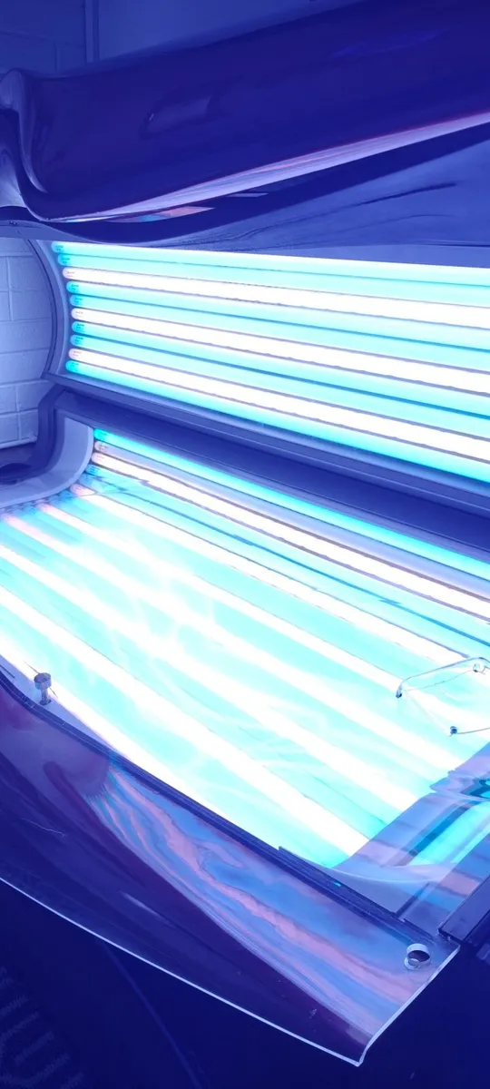 Ergoline Avantgarde 600 Sunbed and Bulbs - Image 3