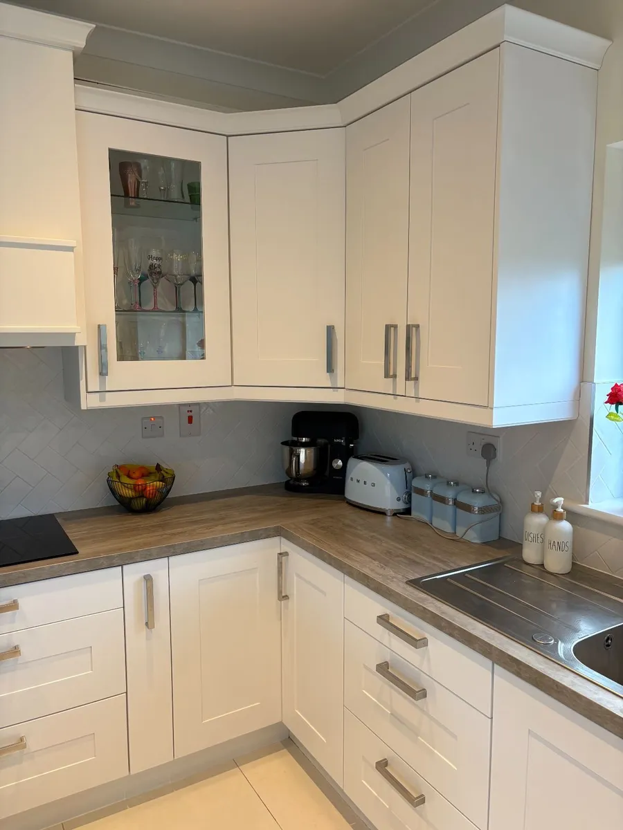 Shaker-style Kitchen with Island - Image 4