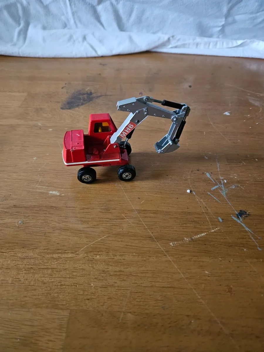 Matchbox Superkings Excavator - Image 1