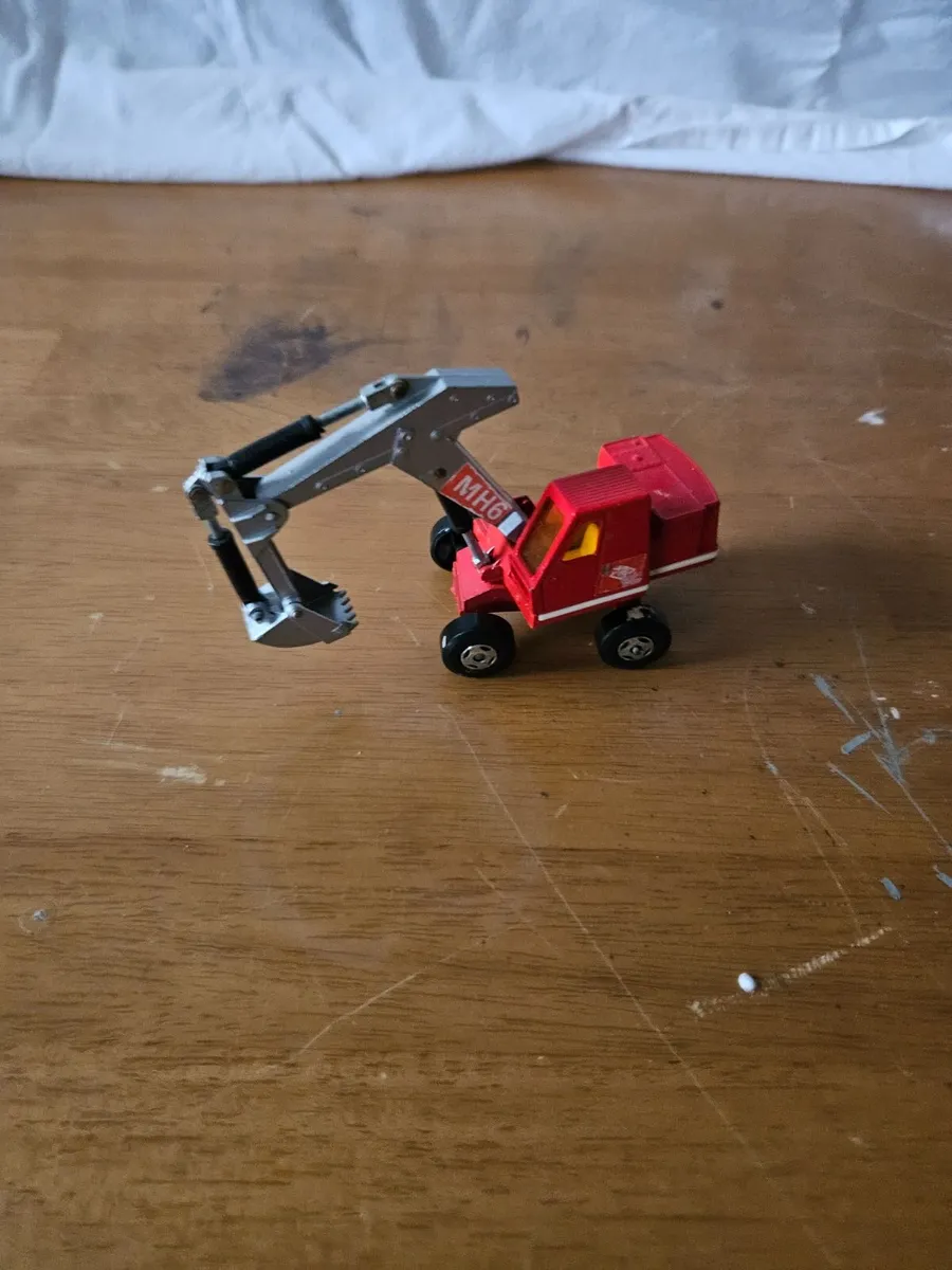 Matchbox Superkings Excavator - Image 2