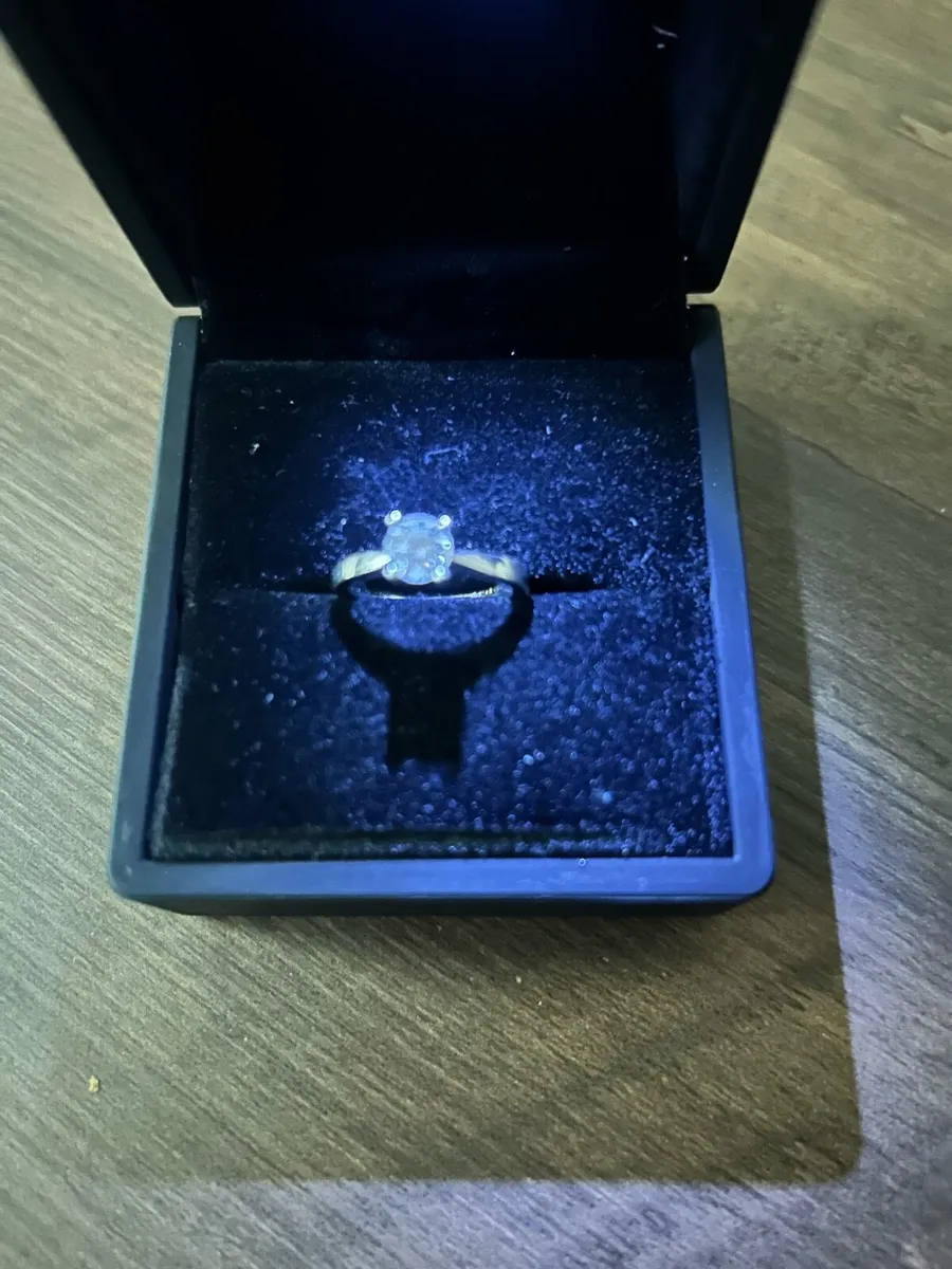 PT950 Solitaire round Diamond engagement ring - Image 2