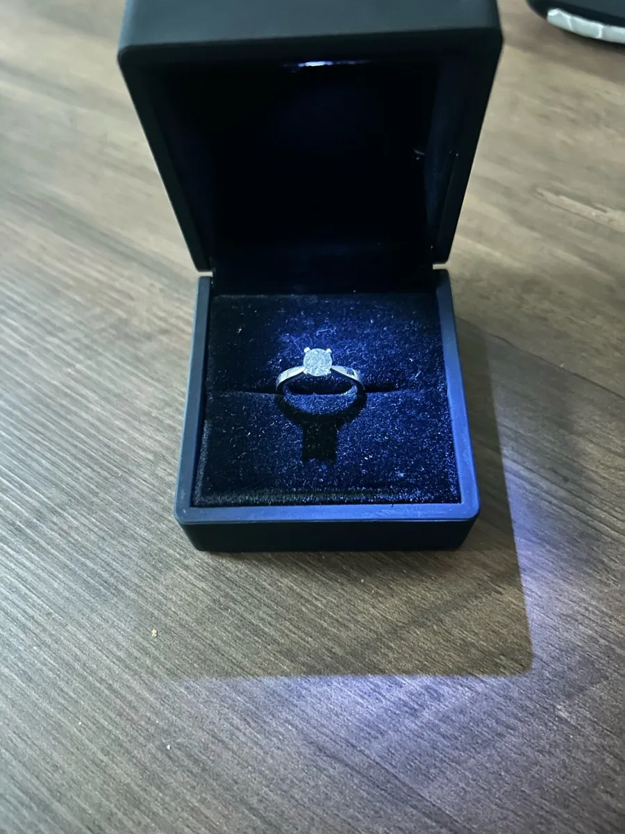 PT950 Solitaire round Diamond engagement ring - Image 3