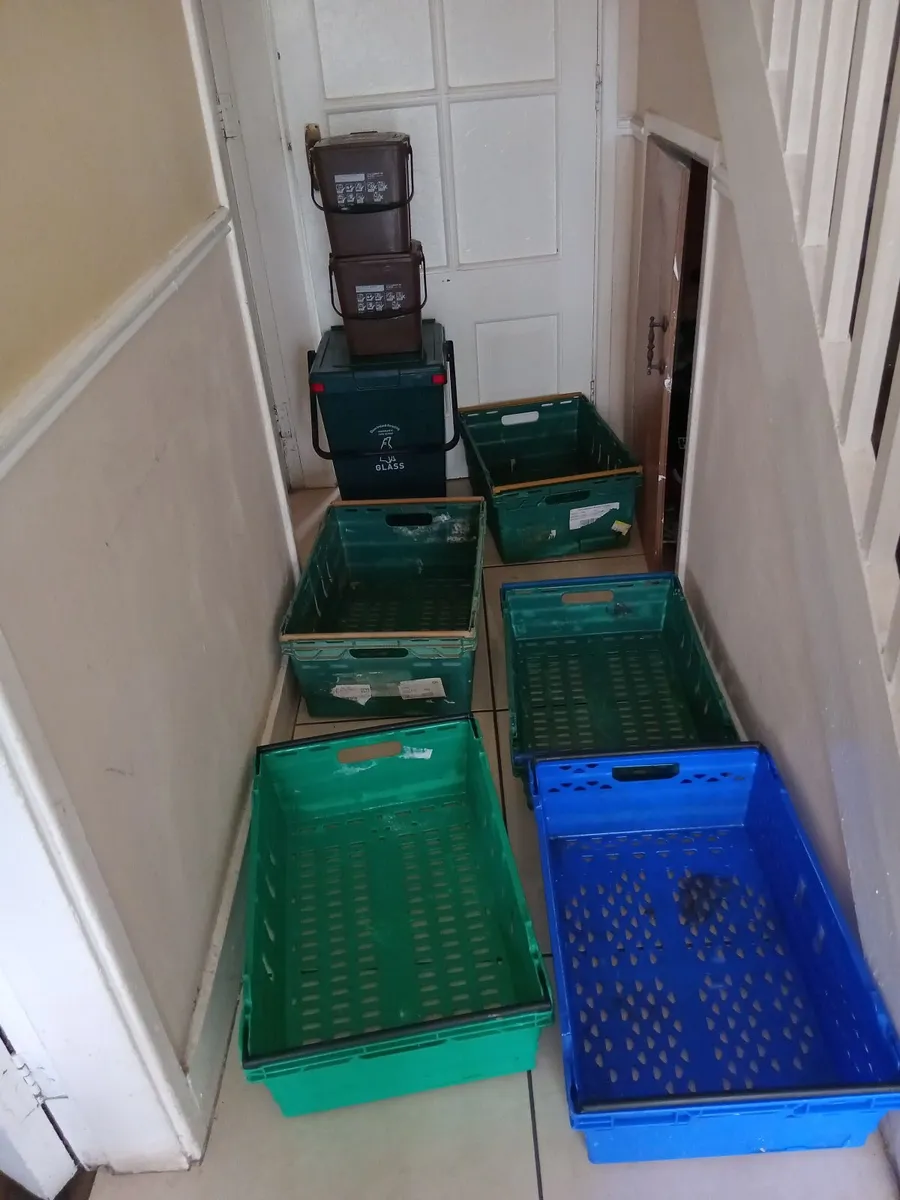 3 BINS & 5 CRATES - Image 1