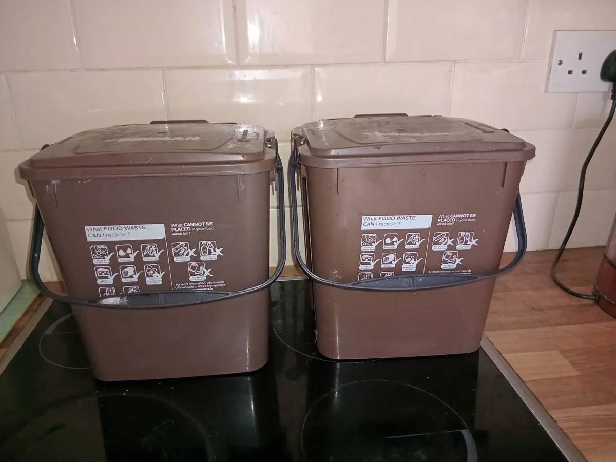 3 BINS & 5 CRATES - Image 3