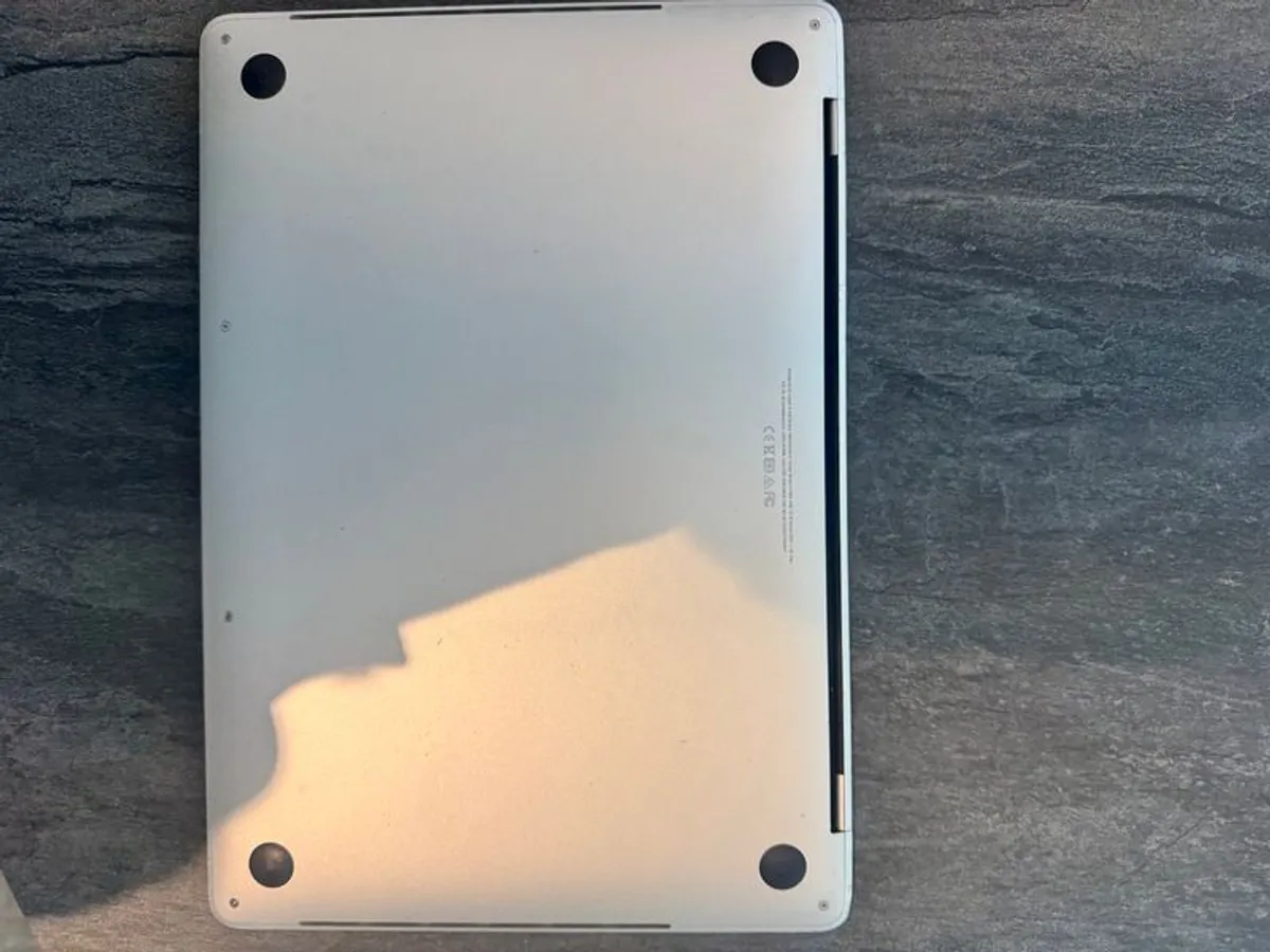 Apple MacBook Pro 13 A1989 With Box Fully Working Good Condition - Image 4