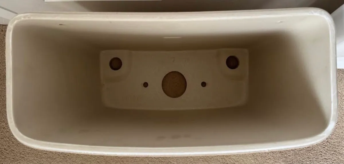 Toilet, cistern with fittings - Image 3