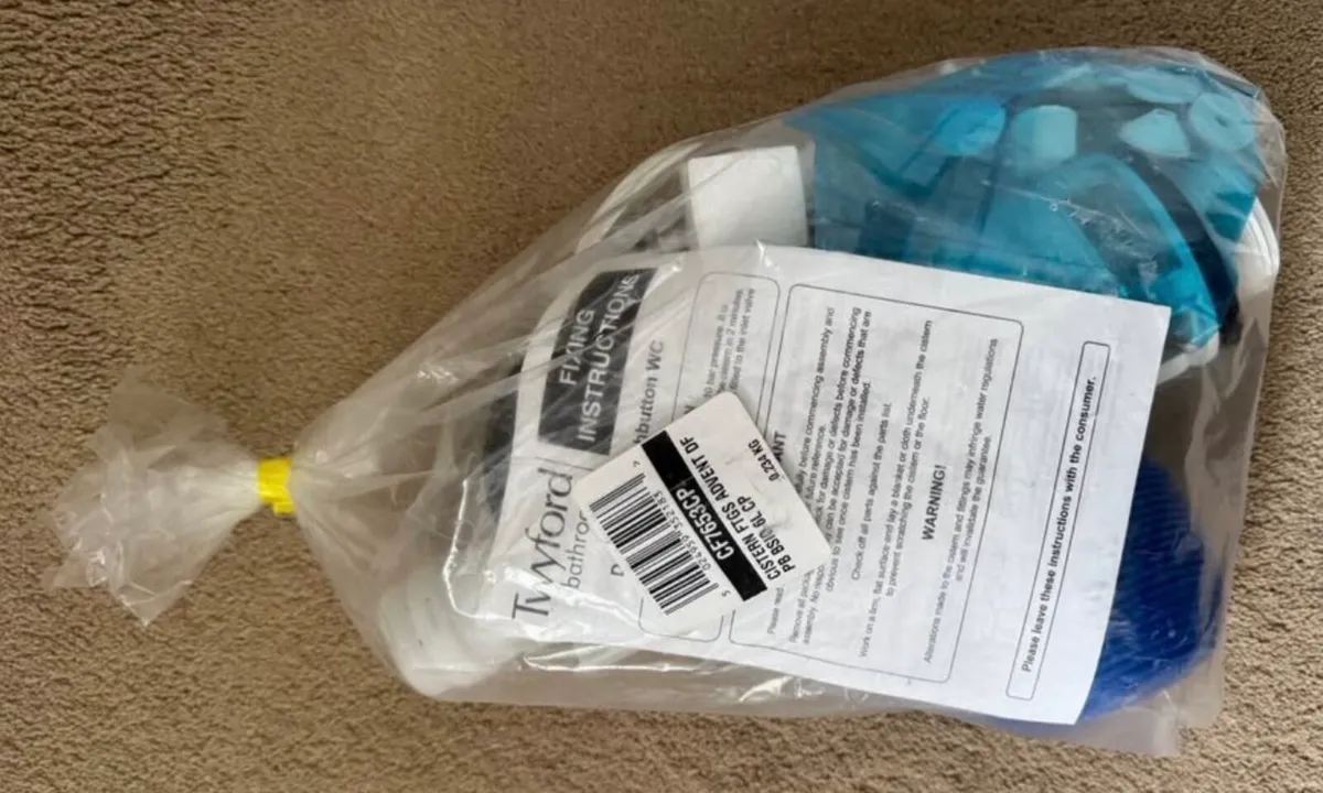 Toilet, cistern with fittings - Image 4