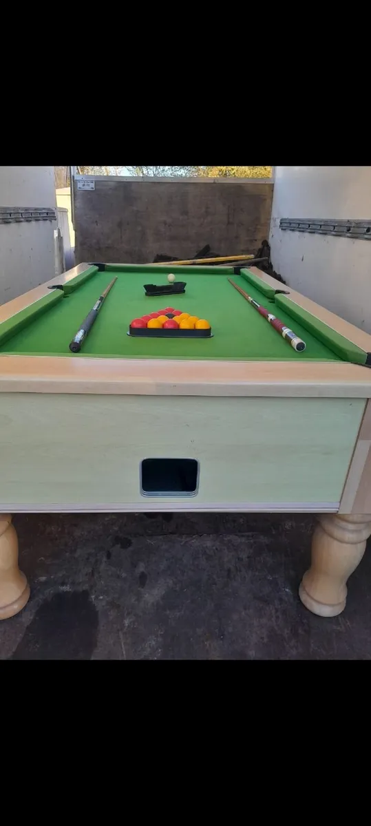Pool  table