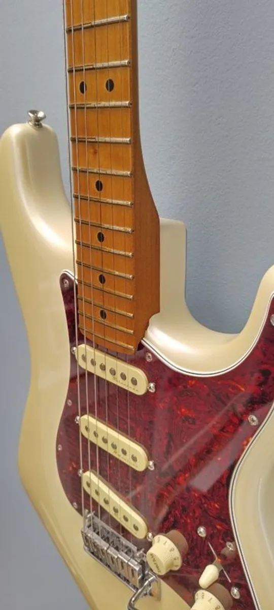 Fender Player Plus Stratocaster - Image 4