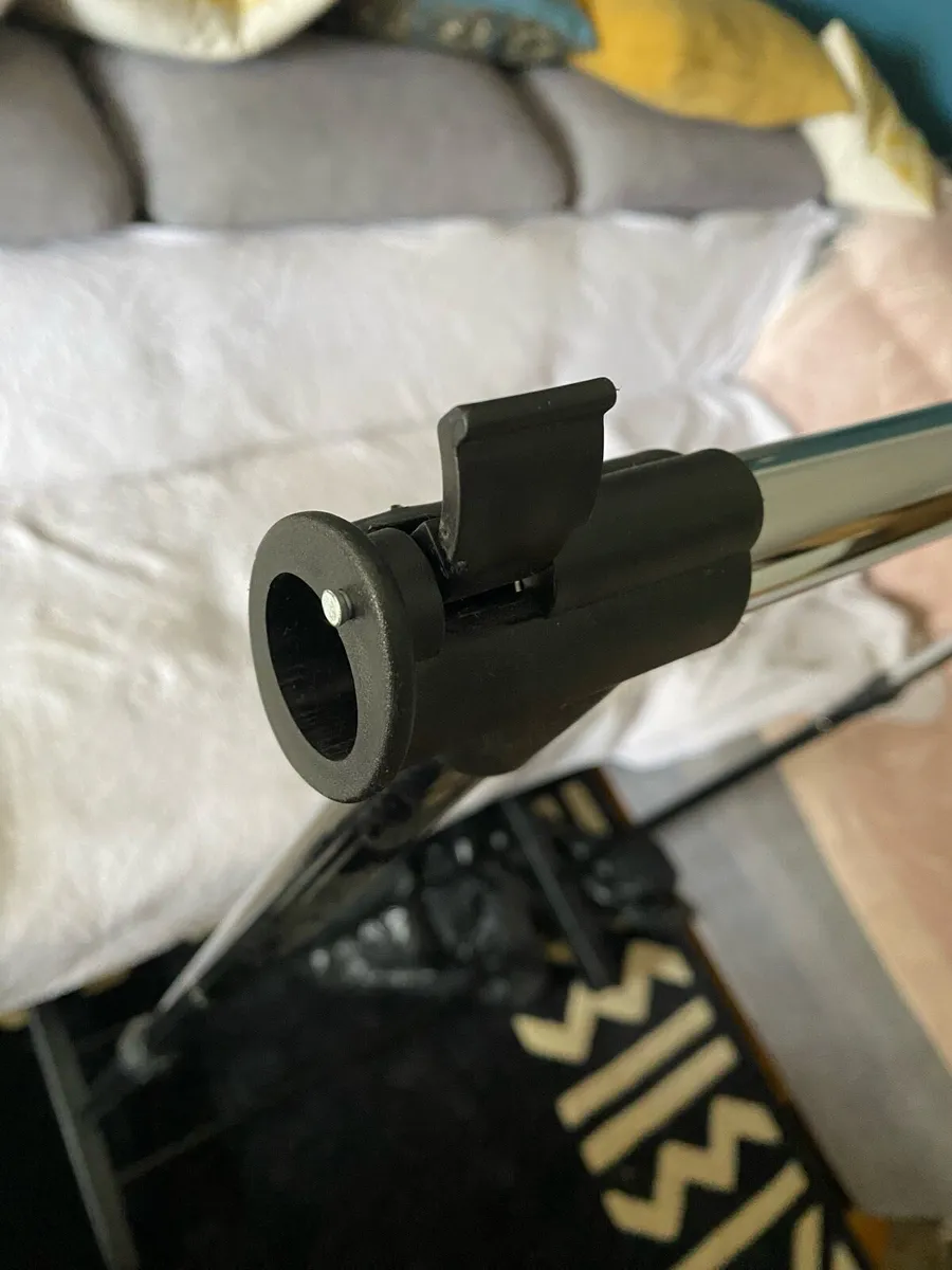 Clothes rail - Image 4