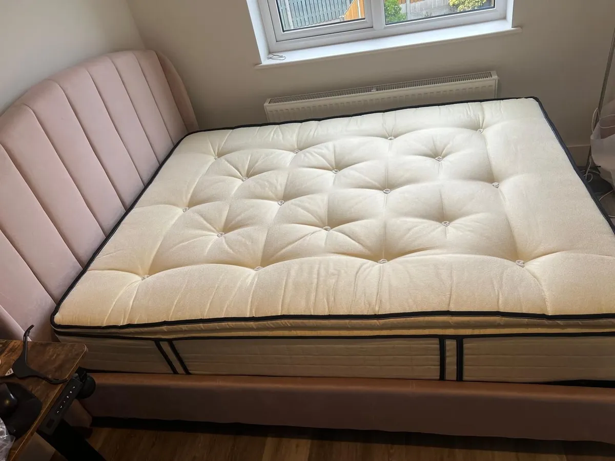 Double bed - Image 1