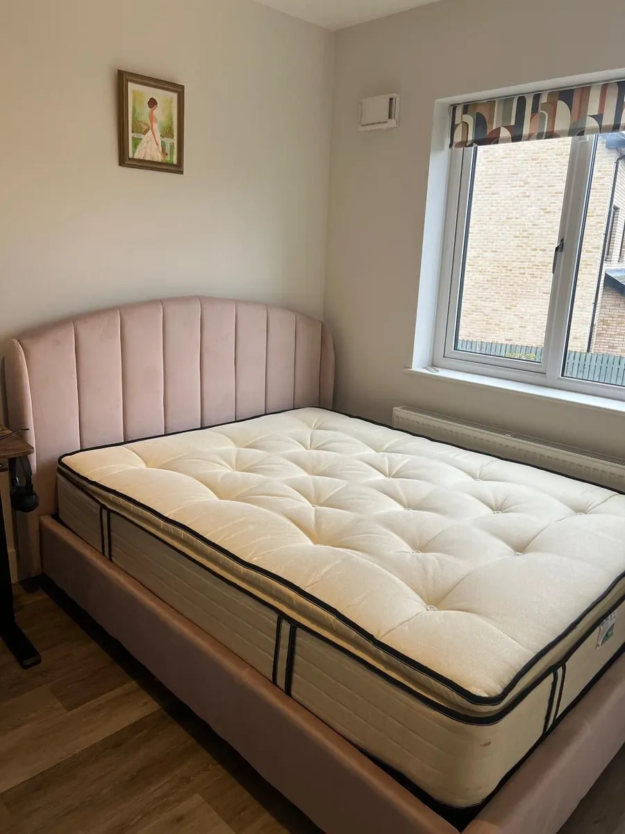 Double bed - Image 2