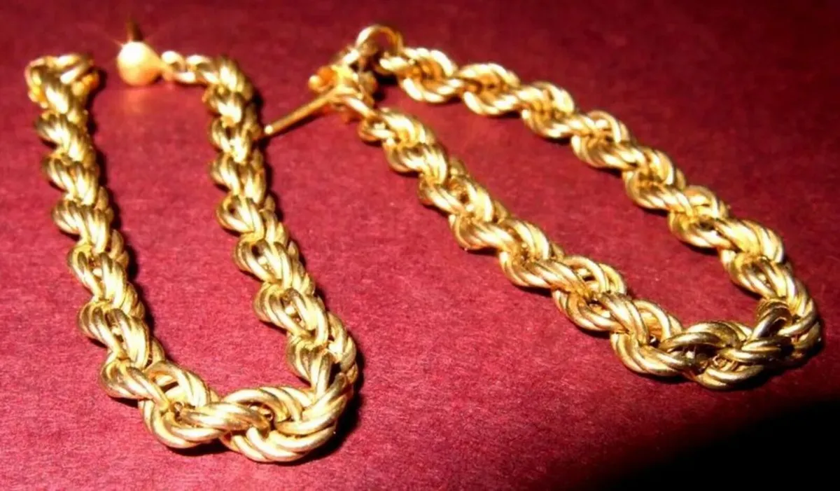 Vintage Hallmarked 9ct Gold Twisted Rope Earrings - Image 1