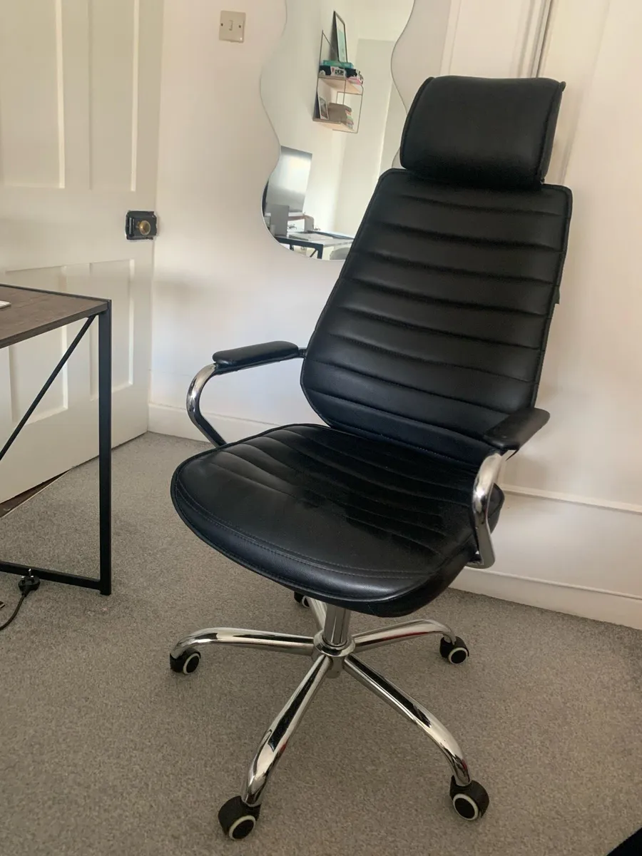 Office chair - Image 1