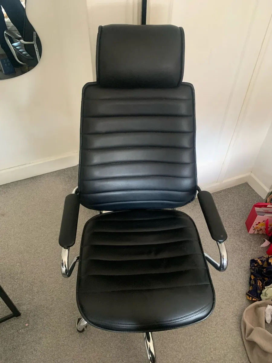 Office chair - Image 2