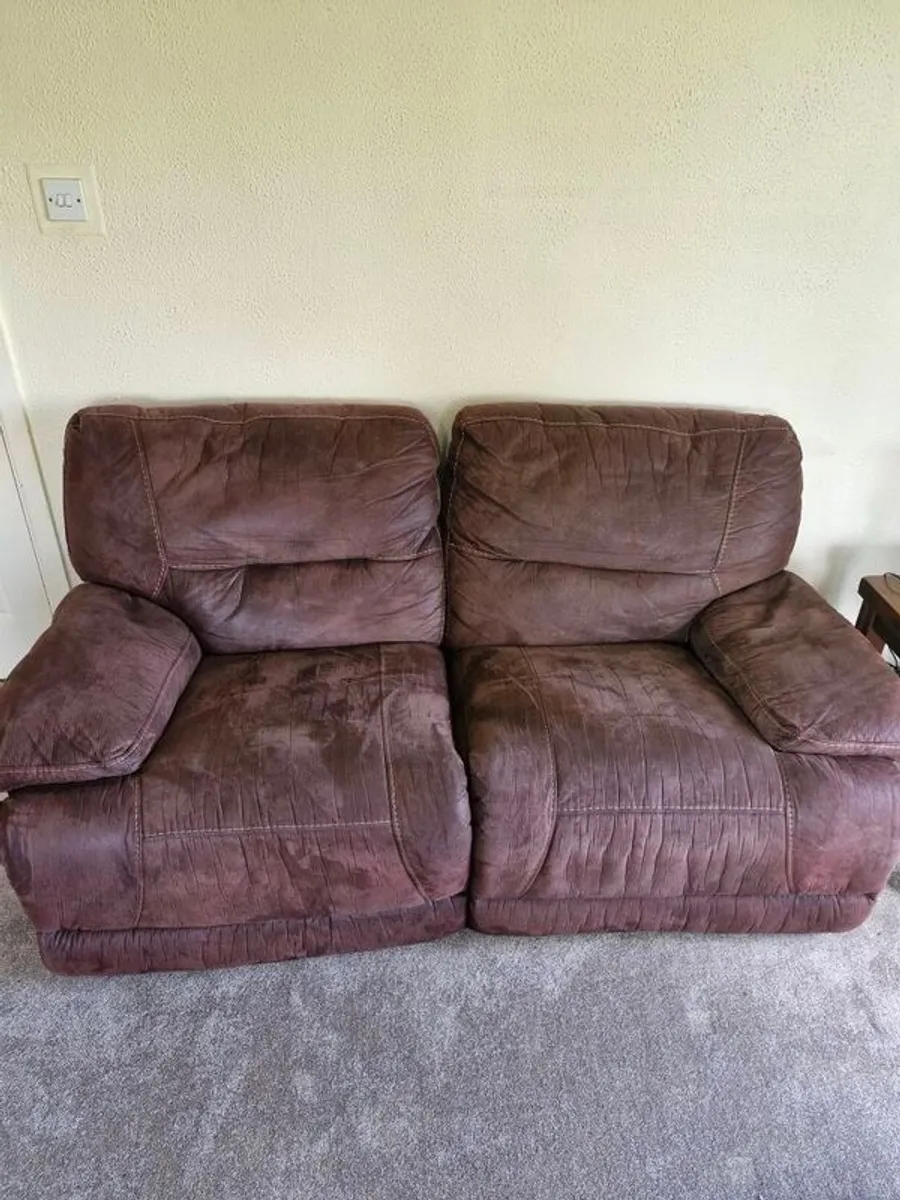3 piece recliner suite - Image 1