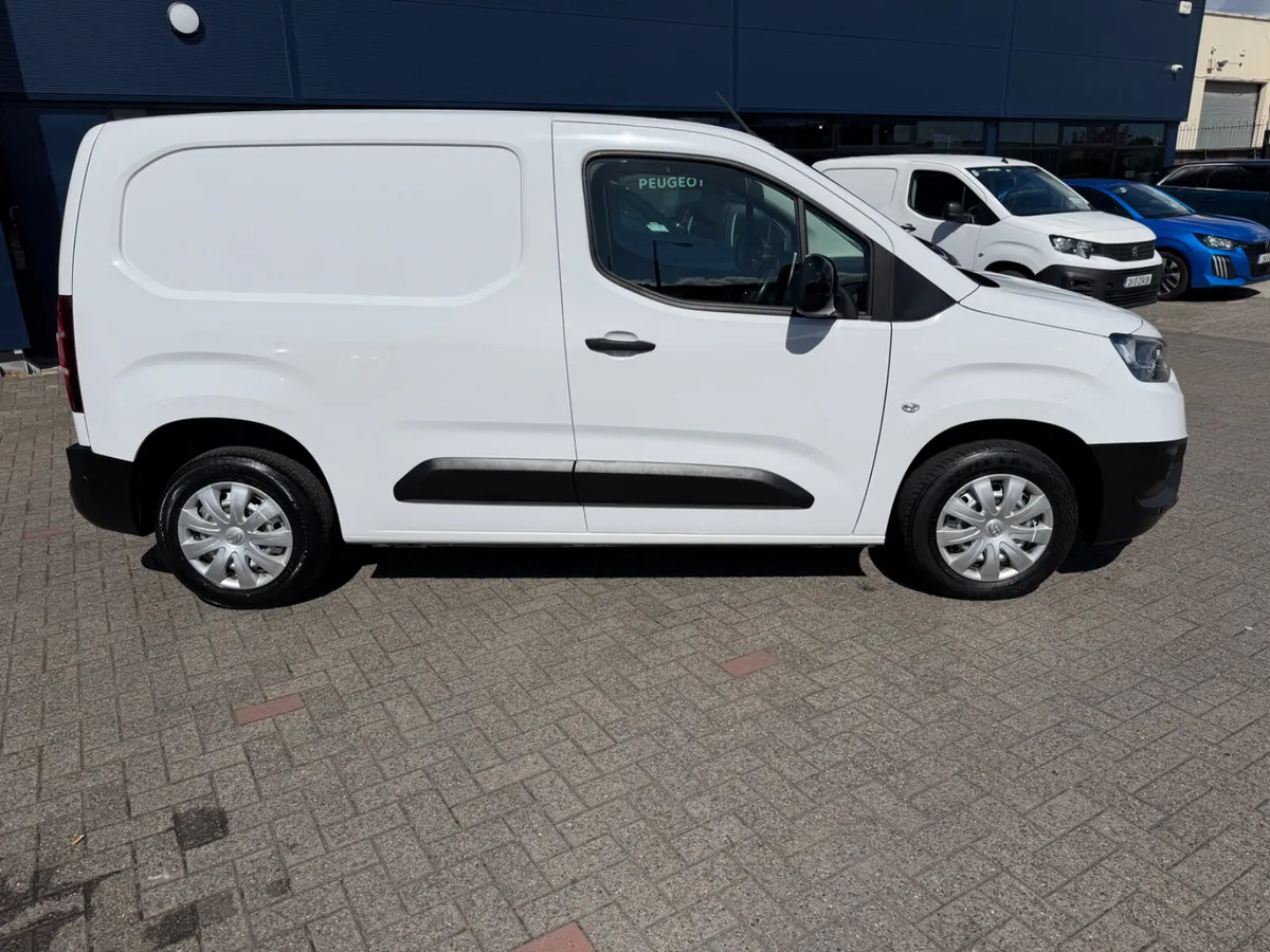 2024 Toyota Proace - Image 3