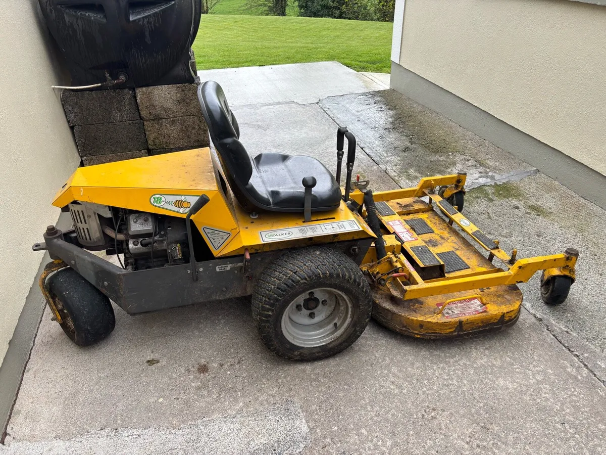 Walker 18HP zero turn mower - Image 4