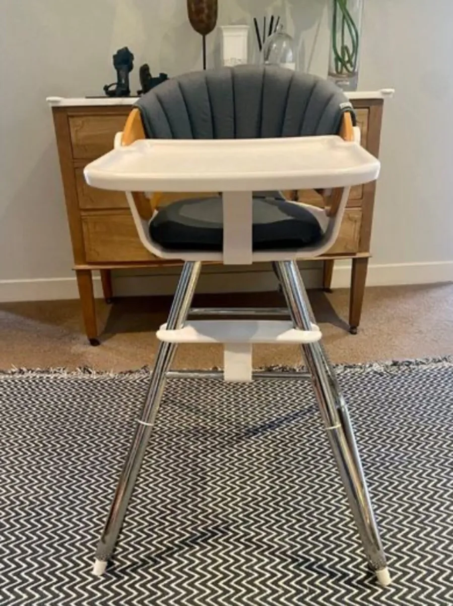 High chair - Image 1