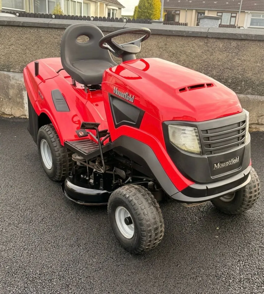 Mountfield ride on lawnmower - Image 1