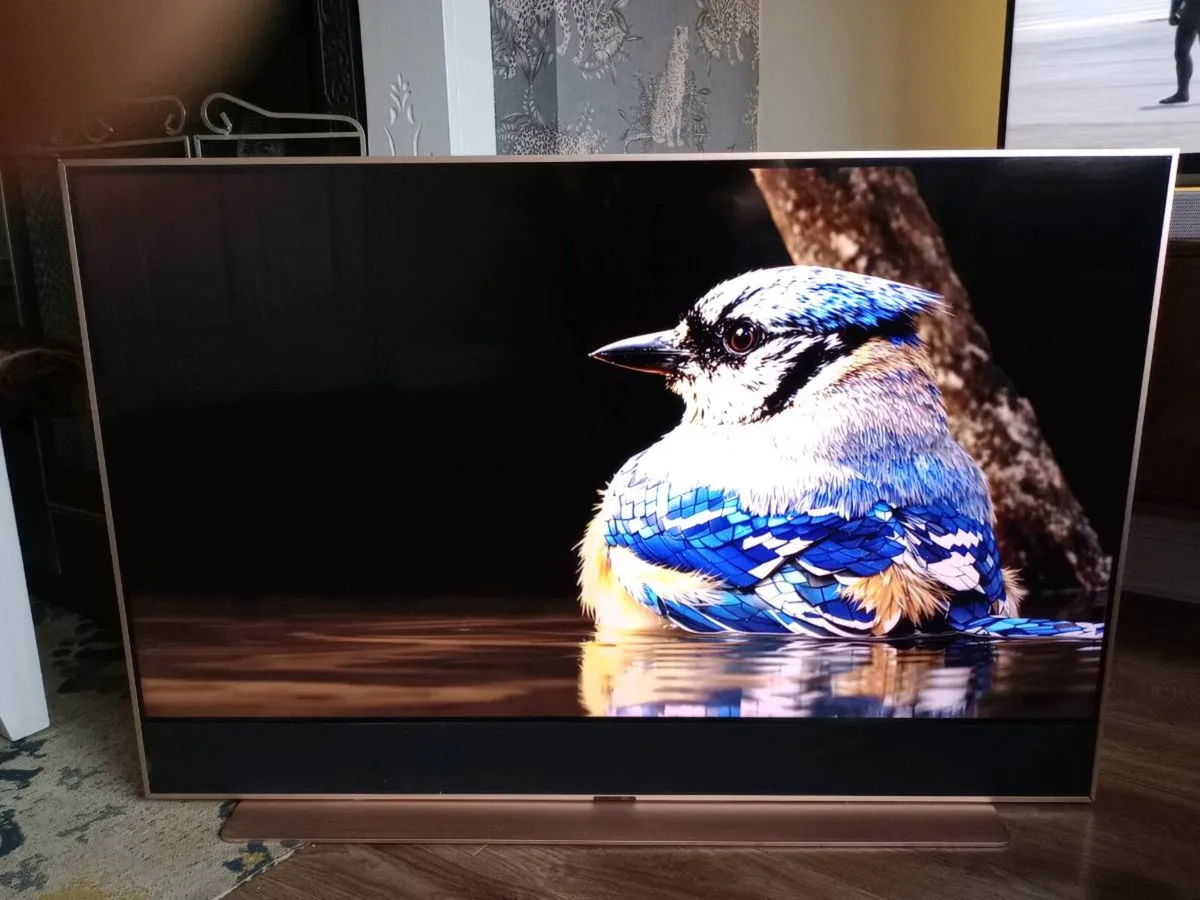43" sky glass TV QLED screen gen 1 - Image 2