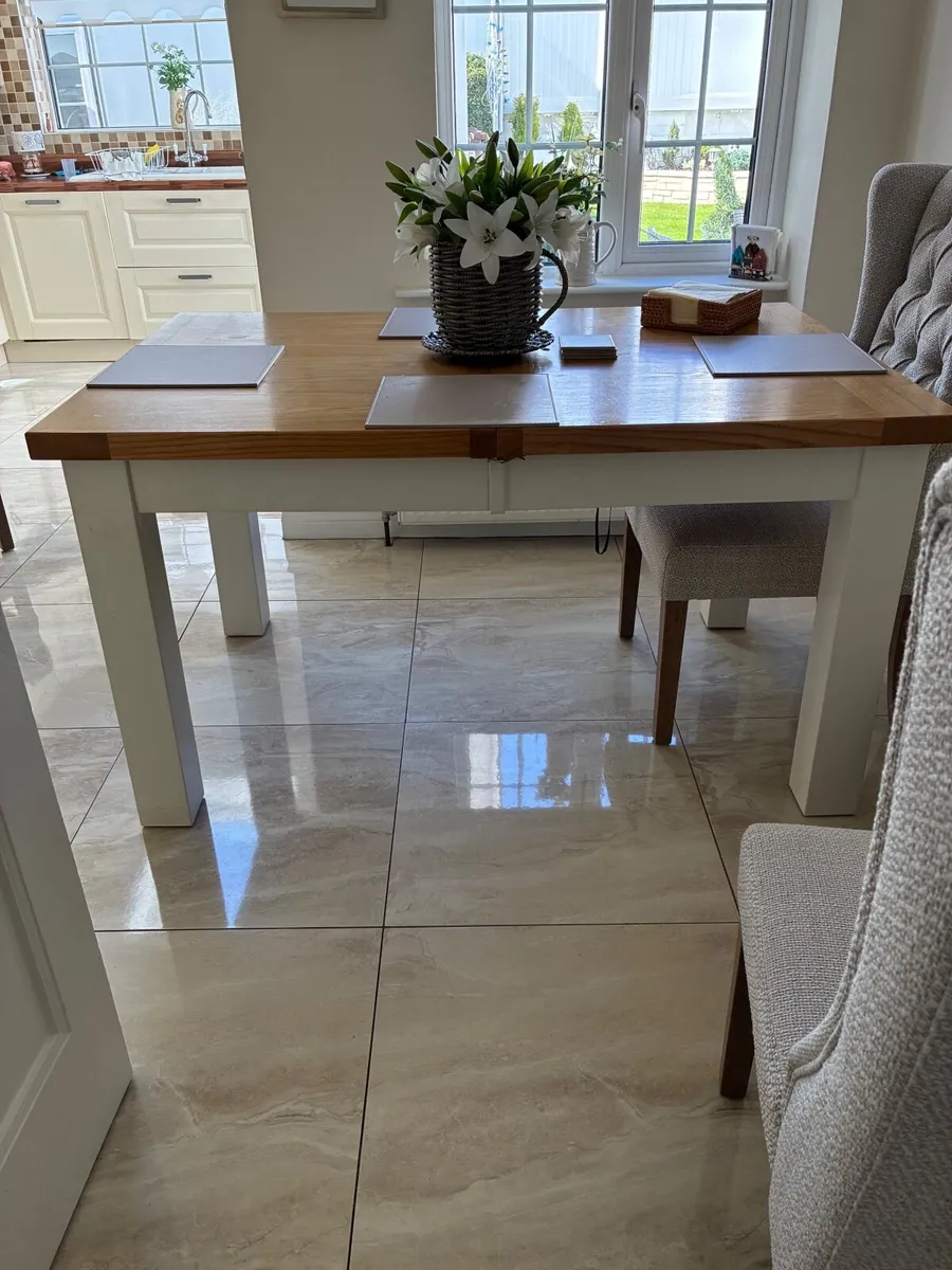 Kitchen table - Image 1