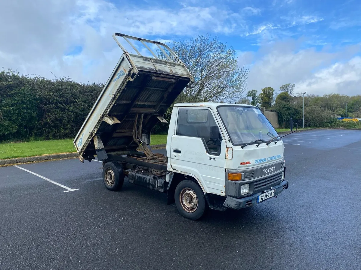 92 Toyota Dyna Tipper TAX & TESTED - Image 1