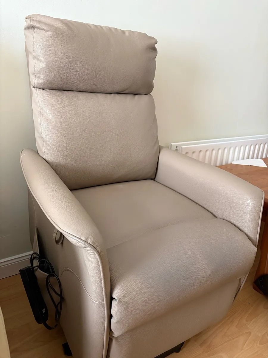 Electric riser recliner armchair - Image 2