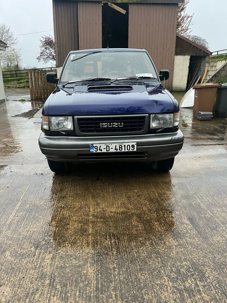 Isuzu jeep - Image 1