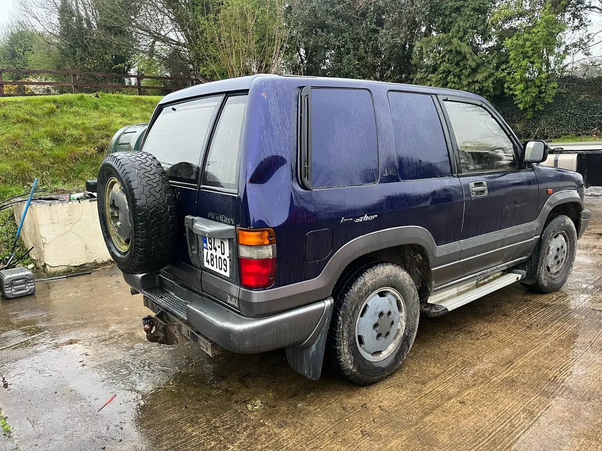 Isuzu jeep - Image 3