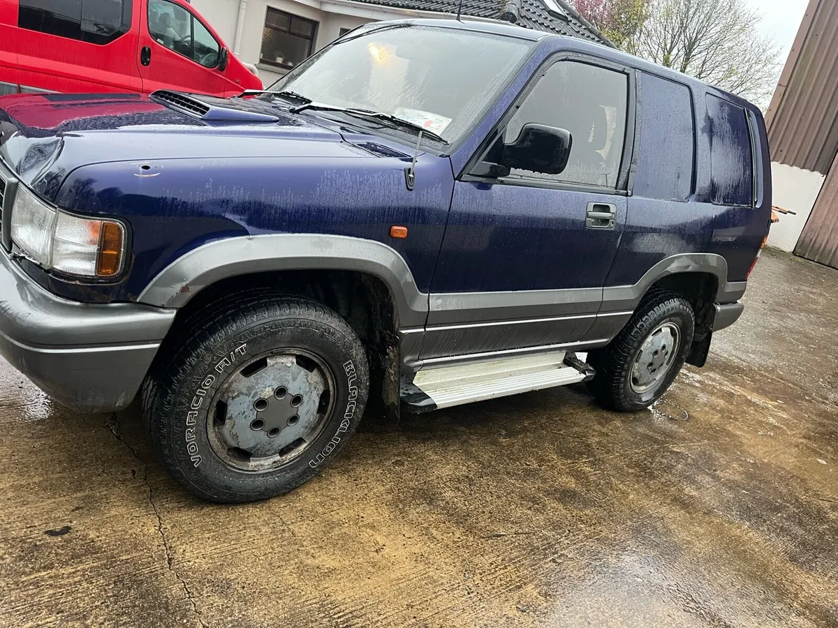 Isuzu jeep - Image 4