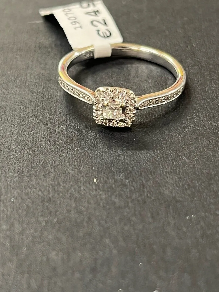 9k white gold diamond ring - Image 2
