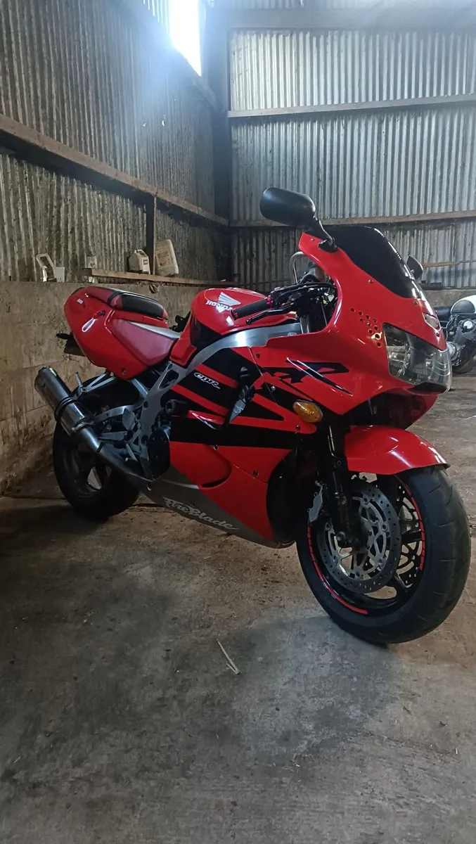 (TRADE BIKES) Blade, Bandit, VFR800fi - Image 3